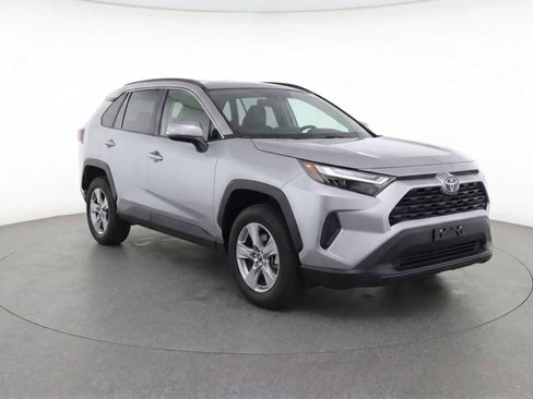 Used 2025 Toyota RAV4 XLE AWD/4WD image 3