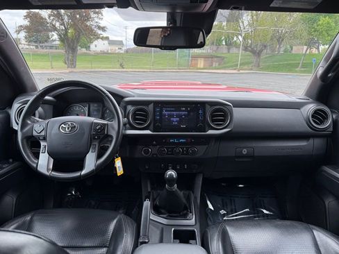 Used 2019 Toyota Tacoma TRD Sport w/ TRD Premium Sport Package image 9