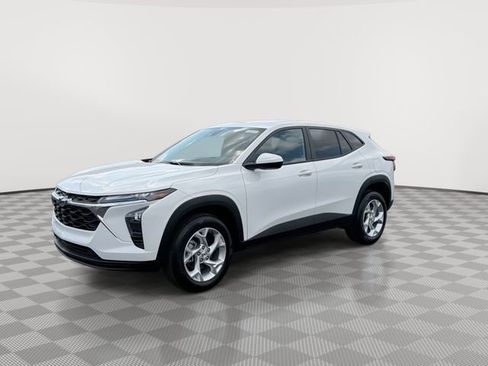 New 2026 Chevrolet Trax LS w/ LS Convenience Package FWD image 5
