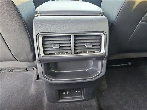 Used 2025 Volkswagen Atlas Cross Sport SE image 17