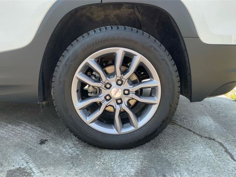 Used 2024 GMC Terrain SLT AWD/4WD image 29