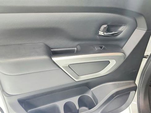 Used 2024 Nissan Titan SV w/ SV Convenience Package image 22