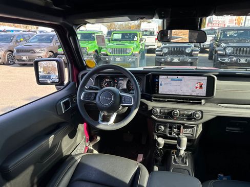 Used 2024 Jeep Wrangler Sahara image 33