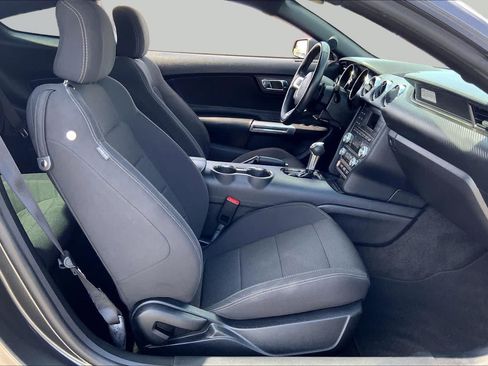 Used 2017 Ford Mustang Coupe RWD image 9