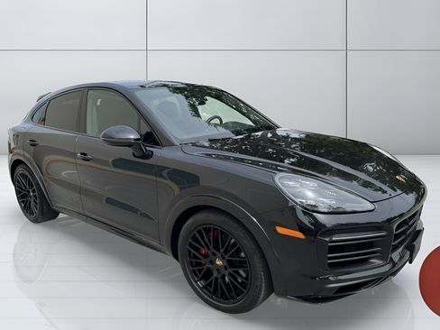 Used 2023 Porsche Cayenne GTS AWD/4WD image 9