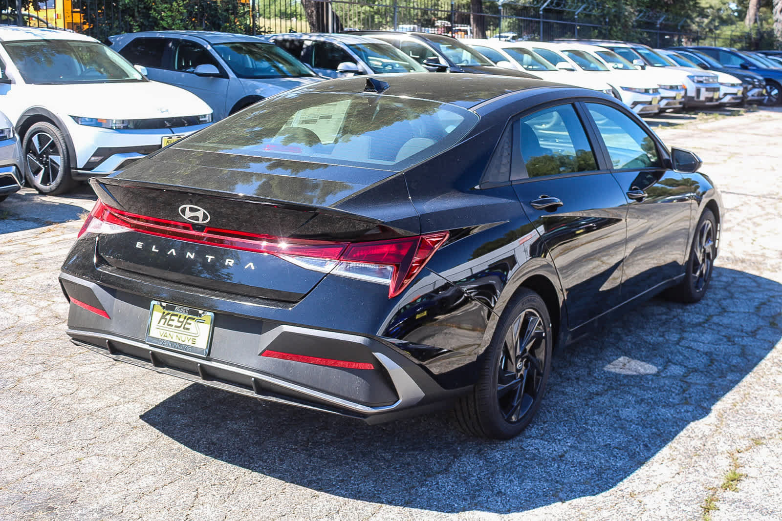 Used 2026 Hyundai Elantra Sport FWD image 4