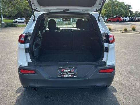 Used 2016 Jeep Cherokee Latitude FWD image 15