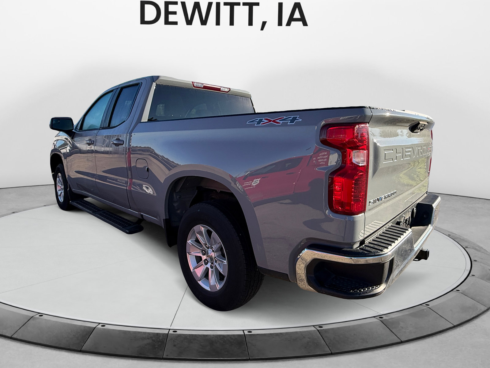 Used 2024 Chevrolet Silverado 1500 LT AWD/4WD image 3