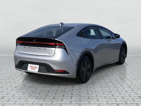 Certified 2025 Toyota Prius LE image 6