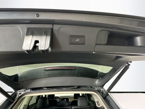 Used 2025 Volkswagen Atlas SE FWD image 30