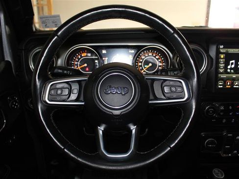 Used 2019 Jeep Wrangler Unlimited Sahara AWD/4WD image 16