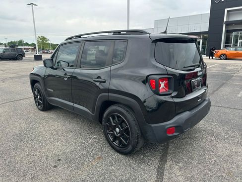 Used 2021 Jeep Renegade Latitude FWD image 3