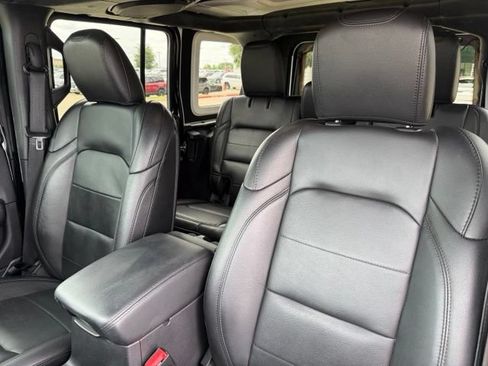 Used 2019 Jeep Wrangler Unlimited Sahara AWD/4WD image 10