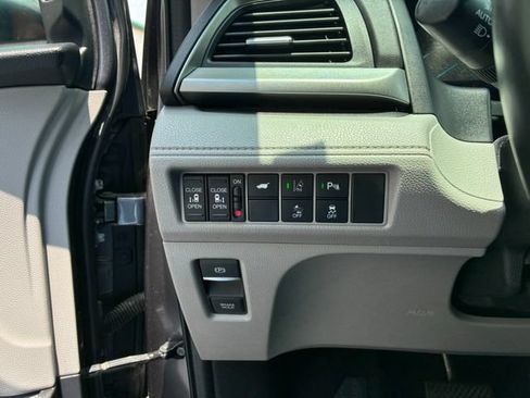 Used 2018 Honda Odyssey Touring image 29