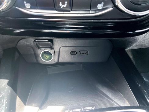 Used 2025 Chevrolet Trax RS w/ Sunroof Package FWD image 26