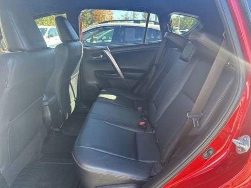 Used 2016 Toyota RAV4 SE image 10
