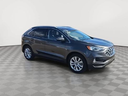 Used 2020 Ford Edge Titanium image 2