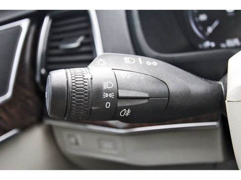 Used 2016 Volvo XC90 T6 Momentum w/ Momentum Plus Package image 20