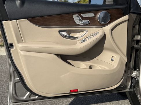 Used 2020 Mercedes-Benz GLC 300 image 17