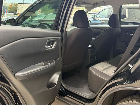 Used 2025 Nissan Rogue SV FWD image 28