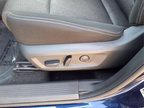 Used 2025 Nissan Rogue SV FWD image 22