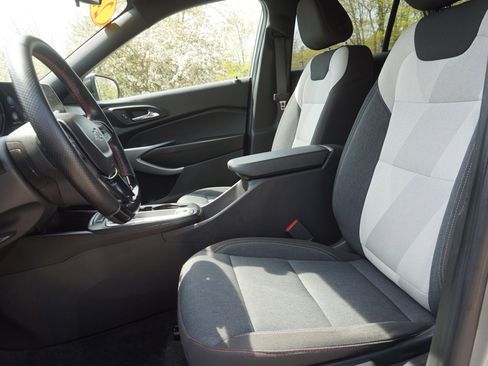 Used 2024 Chevrolet Trax RS FWD image 12