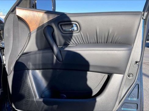 Used 2024 Nissan Armada SL w/ Captain's Chairs Package image 19