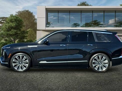 Certified 2026 Cadillac Vistiq Premium Luxury w/ LPO, Floor Liner Package AWD/4WD image 5