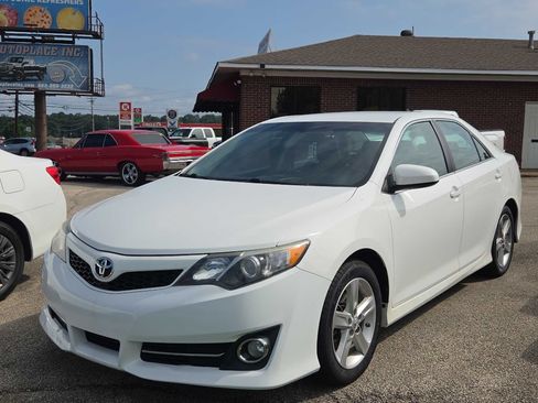 Used 2014 Toyota Camry SE FWD image 1