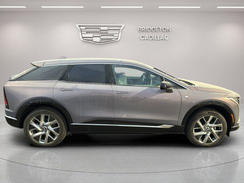 New 2026 Cadillac Optiq Luxury 1 image 8