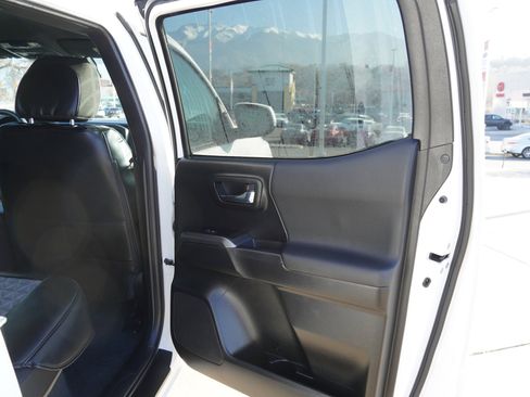 Certified 2023 Toyota Tacoma TRD Off-Road image 24