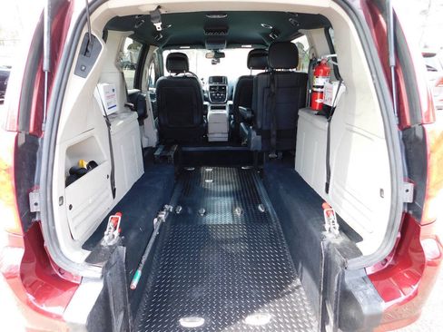 Used 2020 Dodge Grand Caravan SXT FWD image 4