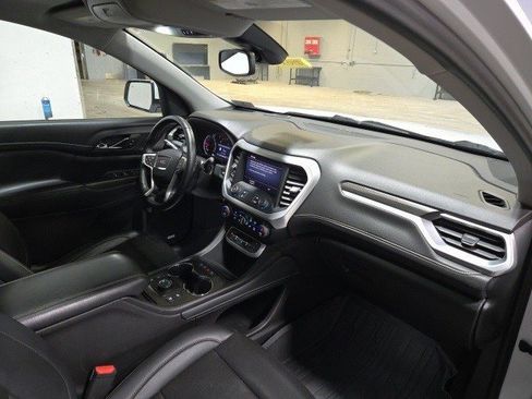 Used 2023 GMC Acadia SLT w/ Preferred Package image 11