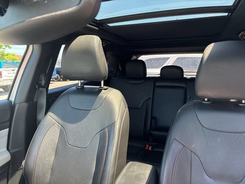 Used 2023 Jeep Compass Limited w/ Sun and Sound Group AWD/4WD image 5