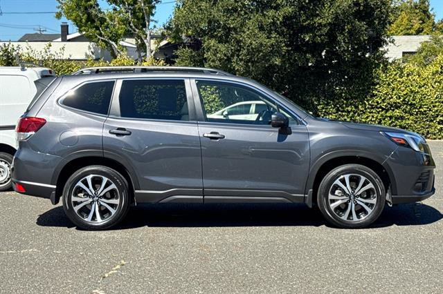 Used 2023 Subaru Forester Limited AWD/4WD image 2