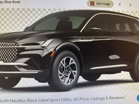 Used 2024 Lincoln Nautilus Reserve AWD/4WD image 6
