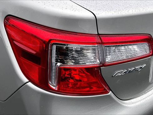 Used 2013 Toyota Camry LE image 26