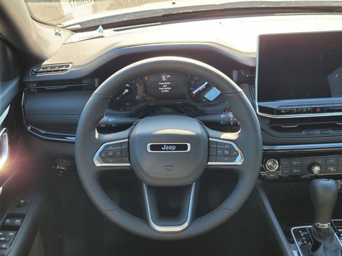 New 2026 Jeep Compass Latitude image 9