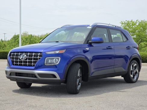 Used 2023 Hyundai Venue Limited FWD image 12