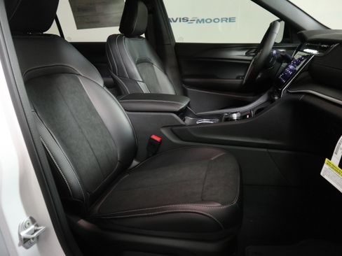 New 2025 Jeep Grand Cherokee L Altitude image 21