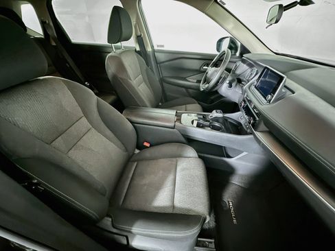 Used 2025 Nissan Rogue SV FWD image 31