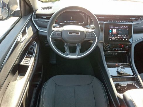 Certified 2023 Jeep Grand Cherokee Laredo w/ Luxury Tech Group I AWD/4WD image 13