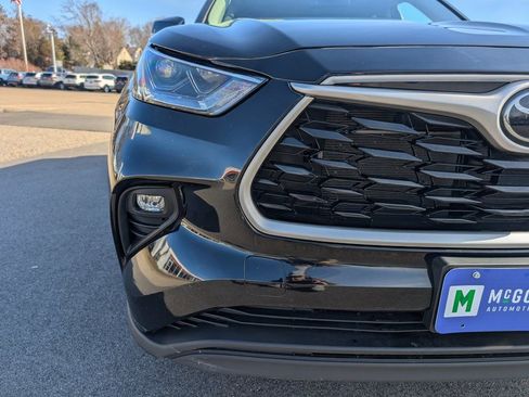 Used 2023 Toyota Highlander XLE image 10