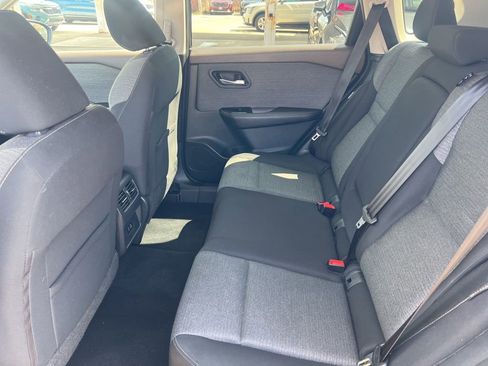 Used 2021 Nissan Rogue SV image 8