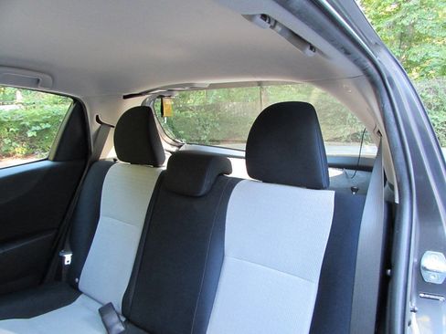 Used 2012 Toyota Yaris LE FWD image 27