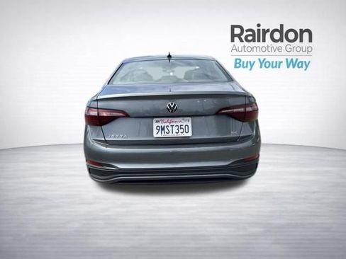 Used 2024 Volkswagen Jetta SE FWD image 6