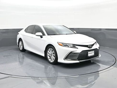 Used 2022 Toyota Camry LE FWD image 22
