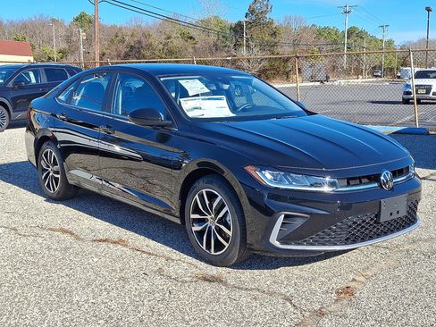 New 2026 Volkswagen Jetta SE image 3