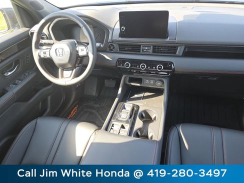 Certified 2025 Honda Pilot TrailSport image 19