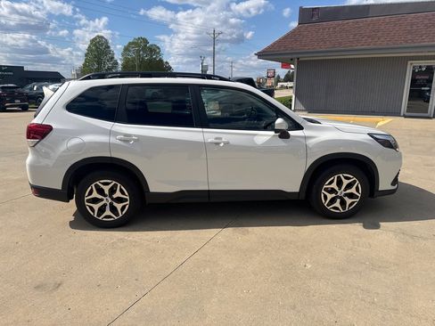Used 2024 Subaru Forester Premium AWD/4WD image 6